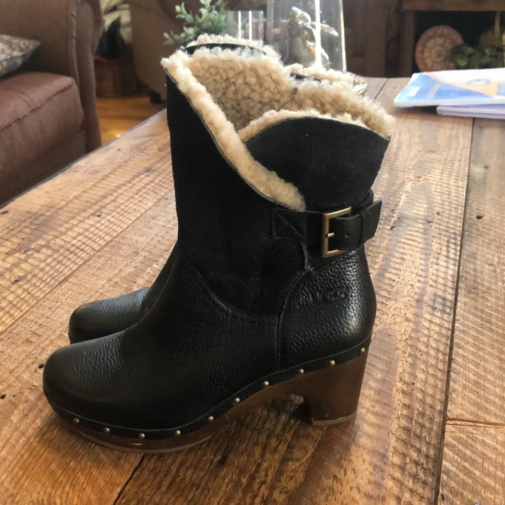 UGG stacked heel ankle boot size 7